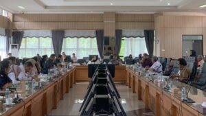 Read more about the article Tuntut Pemulihan Lingkungan, Warga Rantau Bakula Mengadukan PT.MMI ke DPRD Kalsel