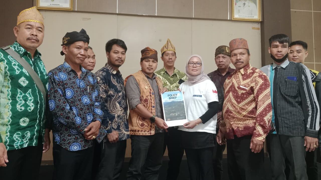 Read more about the article Diundang Dishut Kalsel: Aliansi Meratus Tegaskan Tolak Taman Nasional