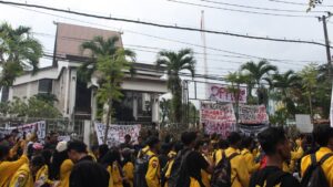 Read more about the article Gedung DPRD Provinsi Kalsel Digeruduk: Bahas Komitmen Tegas Tindak Tambang Ilegal Hingga Penolakan Taman Nasional