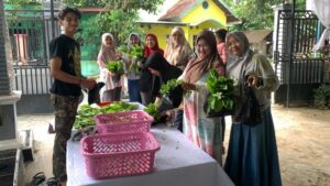 Read more about the article HUT WALHI ke-45 & Hari Pangan Sedunia 2025: Dari Bagi Sayur hingga Diskusi Reflektif