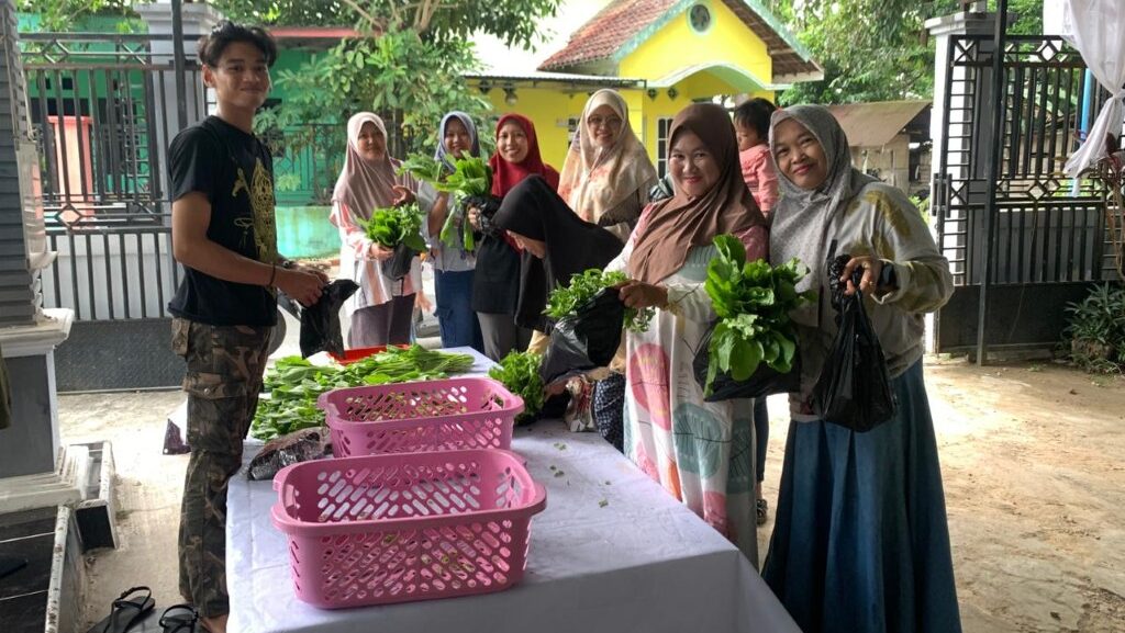 Read more about the article HUT WALHI ke-45 & Hari Pangan Sedunia 2025: Dari Bagi Sayur hingga Diskusi Reflektif