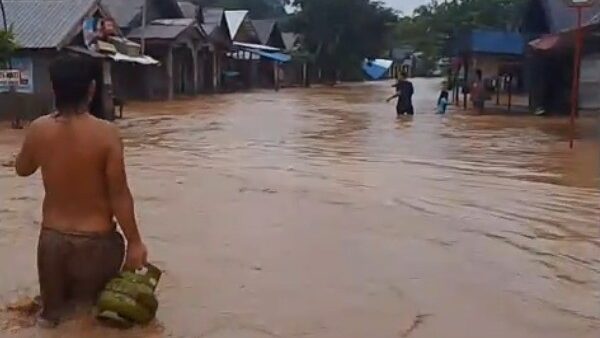 You are currently viewing Banjir Bukan Takdir, Kalimantan Selatan di Bawah Penjajahan Ekologis Baru