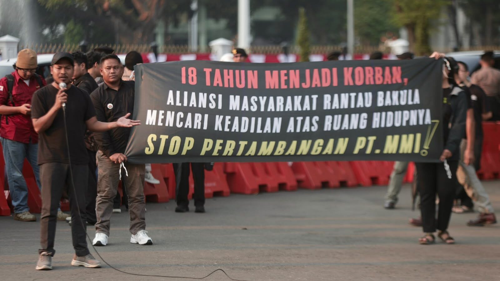 You are currently viewing 18 Tahun Bertahan di Tengah Tambang PT MMI, Warga Rantau Bakula Datangi Jakarta Menuntut Keadilan Lingkungan
